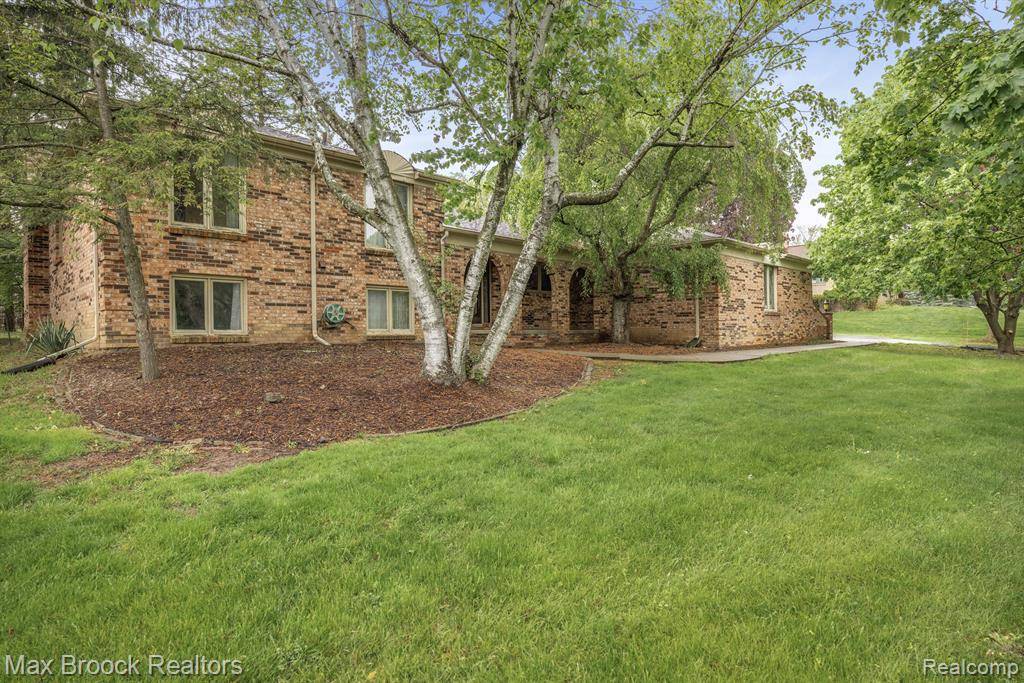 Farmington Hills, MI 48331,26086 HIDDEN VALLEY Drive