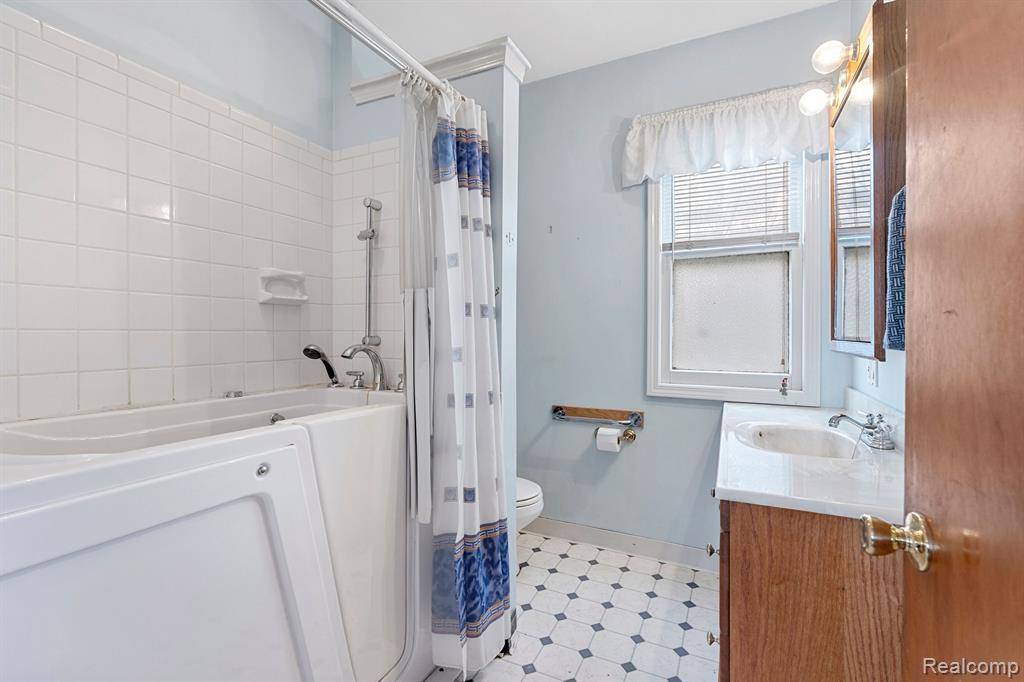 Wyandotte, MI 48192,512 POPLAR Street
