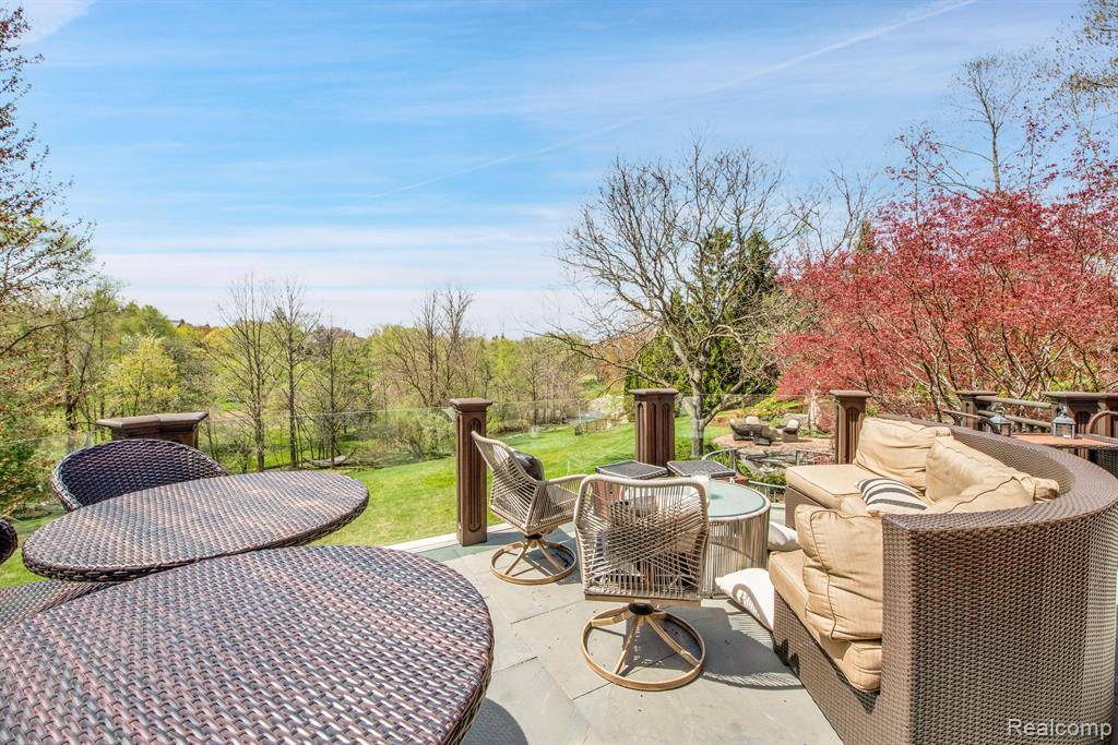 Rochester, MI 48307,1168 AUTUMNVIEW Drive