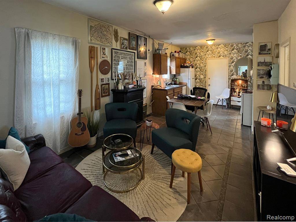Hazel Park, MI 48030,355 W WOODRUFF Avenue