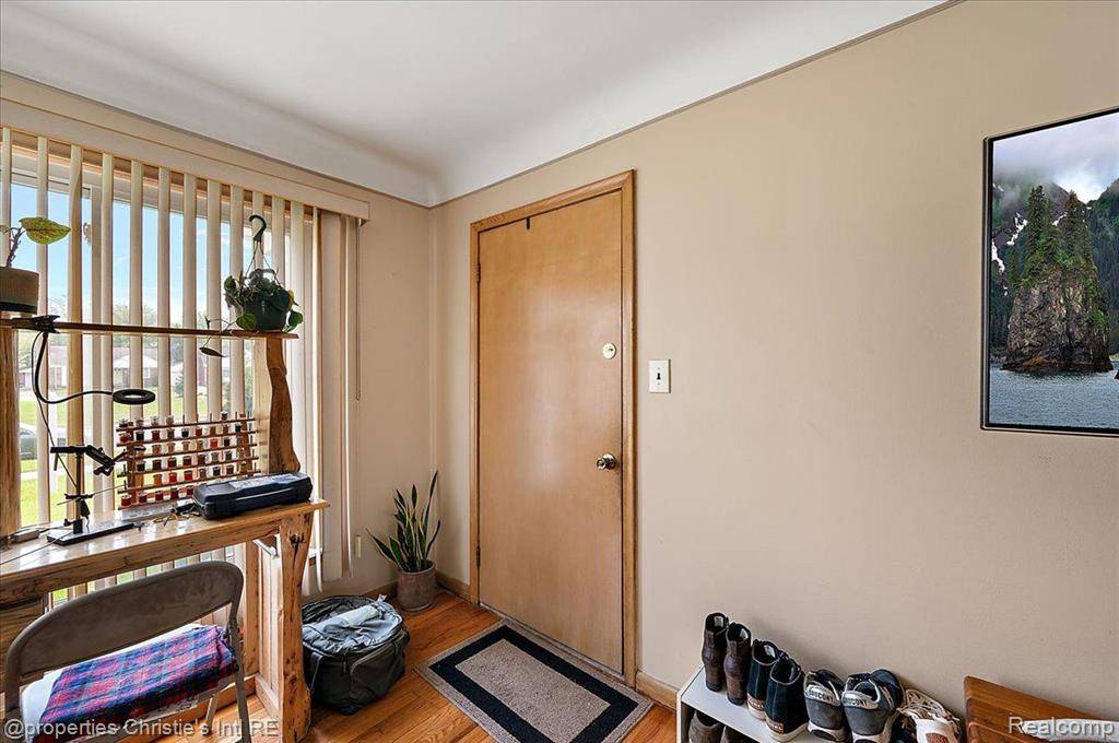 Grosse Pointe Woods, MI 48236,2180 VERNIER Road