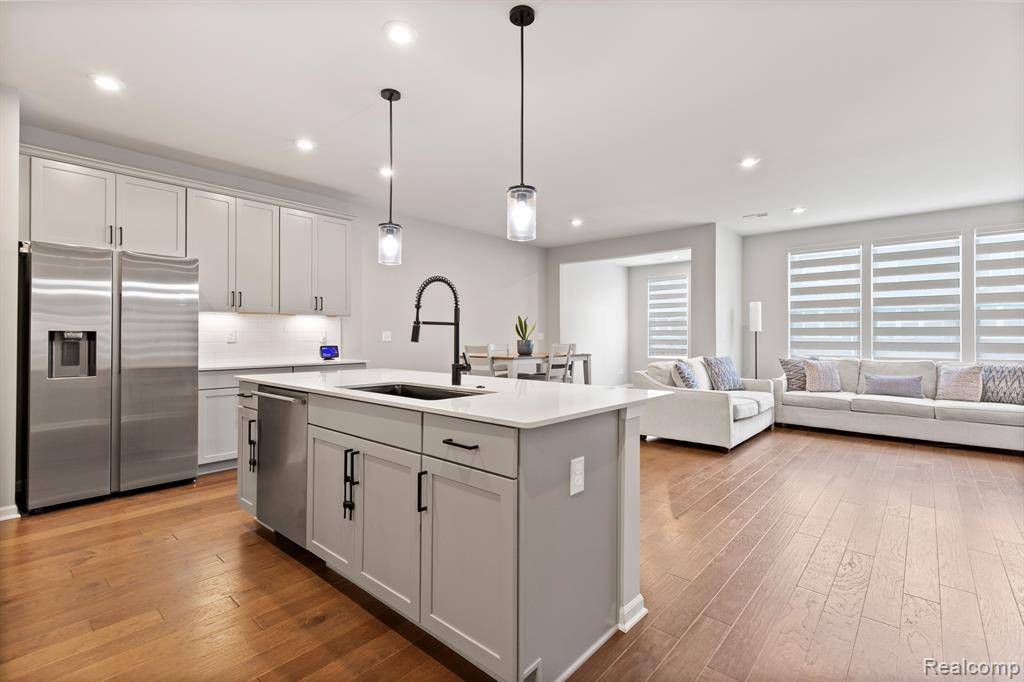 Orion Twp, MI 48359,4867 GLENORA Drive