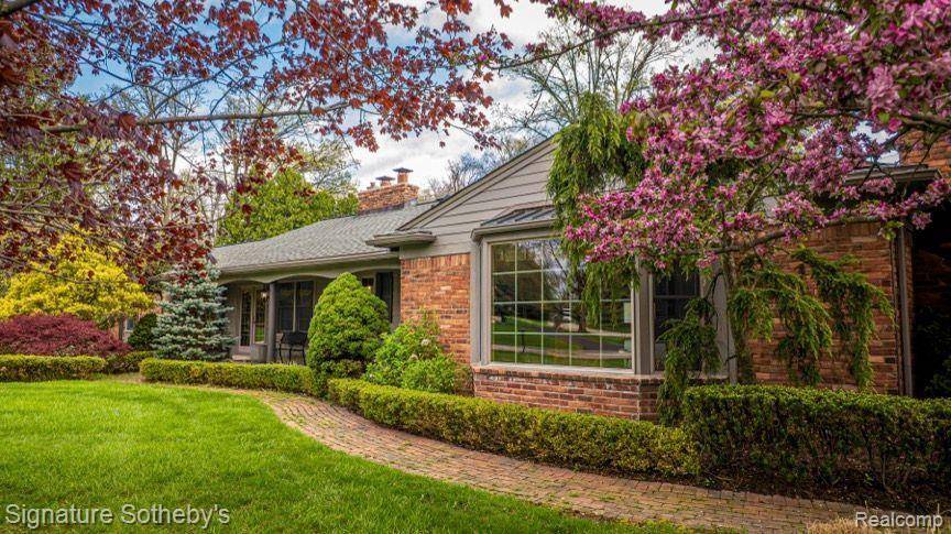 Bloomfield Twp, MI 48302,1322 LAKE CRESCENT Drive