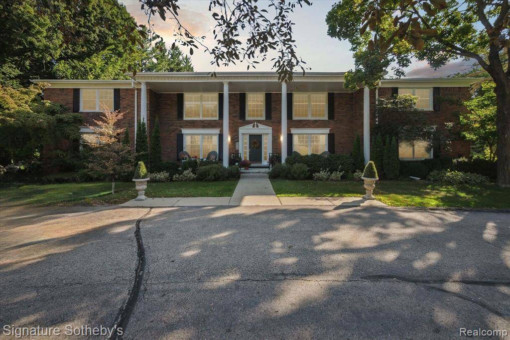 Bloomfield Hills, MI 48304,233 BARDEN Road