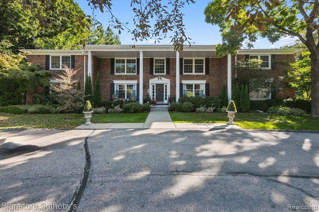 Bloomfield Hills, MI 48304,233 BARDEN Road