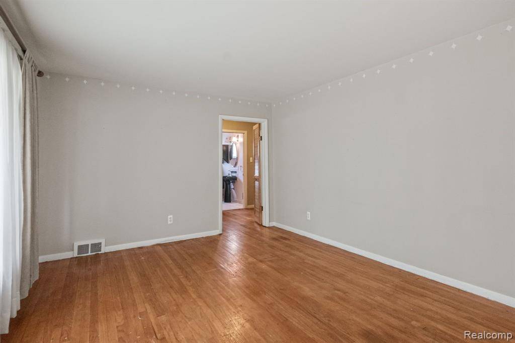 Oak Park, MI 48237,21710 WHITMORE Street