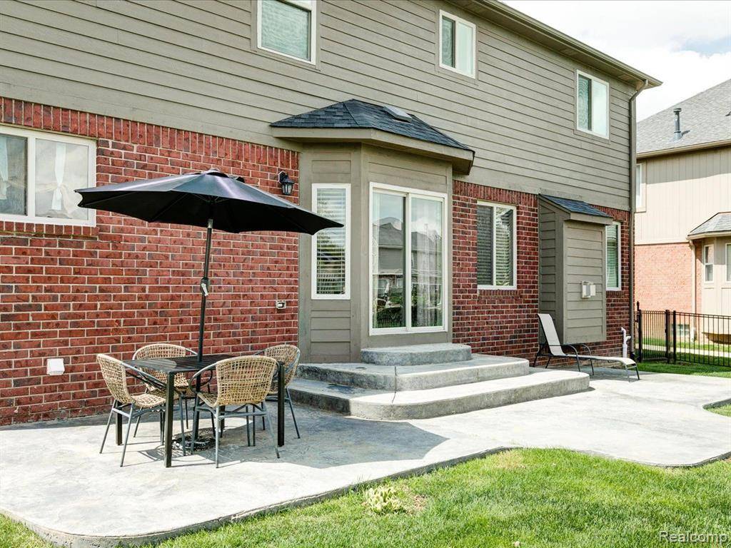 Macomb Twp, MI 48044,50216 ASHPERTON Drive