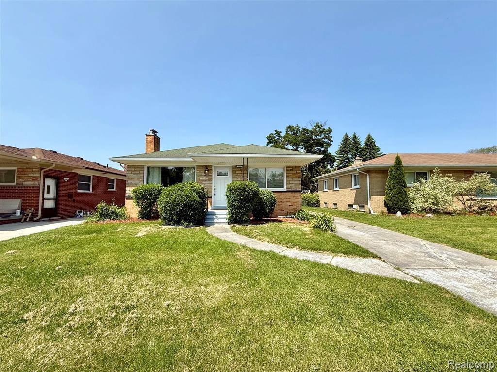 Dearborn Heights, MI 48127,7499 ROBINDALE Avenue