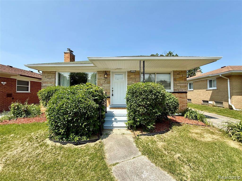 Dearborn Heights, MI 48127,7499 ROBINDALE Avenue