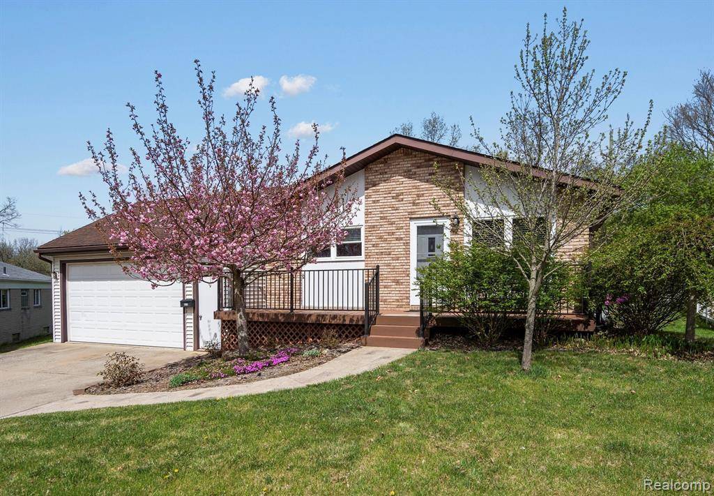 Milford Vlg, MI 48381,860 MANOR Drive