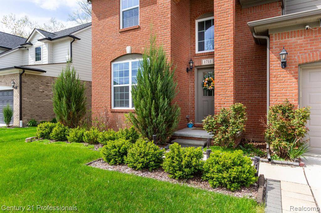 Troy, MI 48083,1711 N LAKE Drive