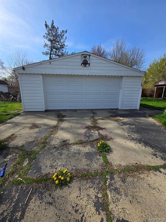 Burton, MI 48529,2194 E SCOTTWOOD Avenue