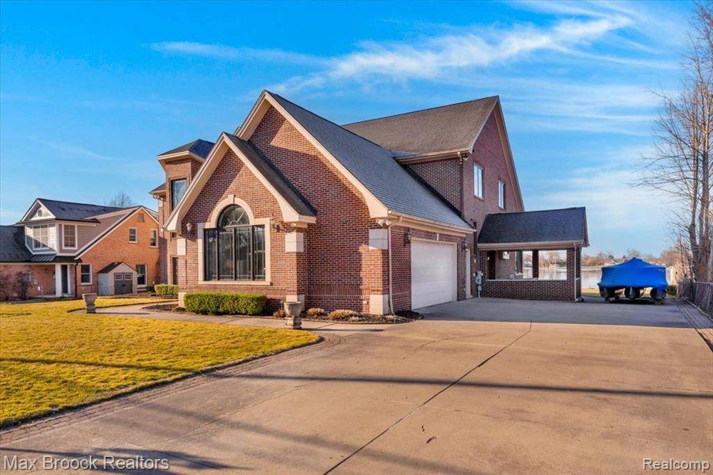 Sylvan Lake, MI 48341,985 JAMES K Boulevard