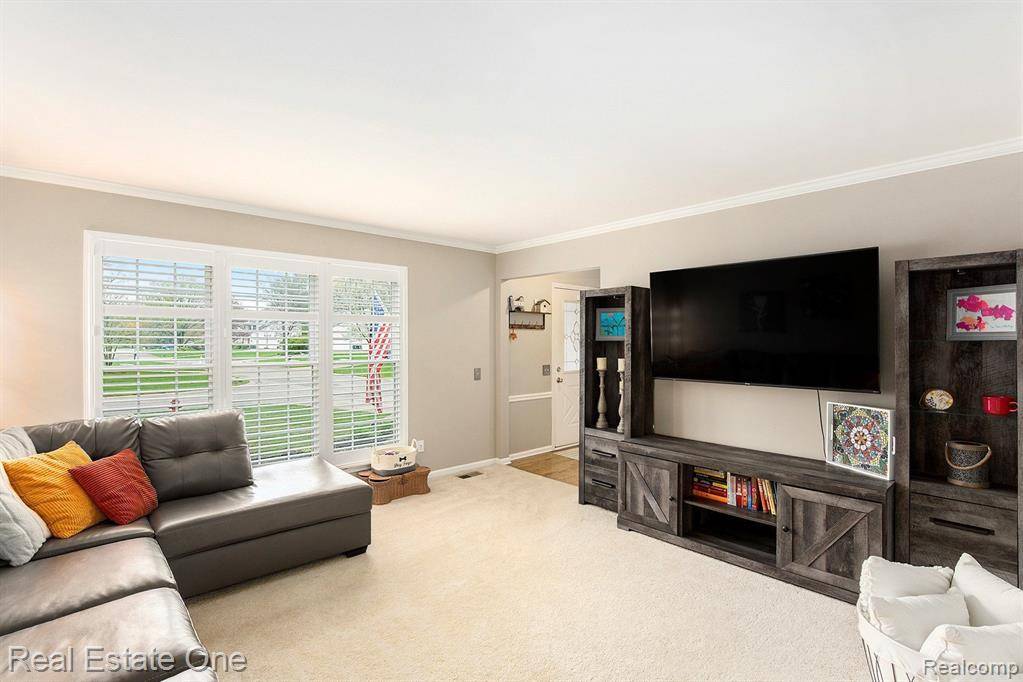Orion Twp, MI 48360,3461 RICHARDS Way