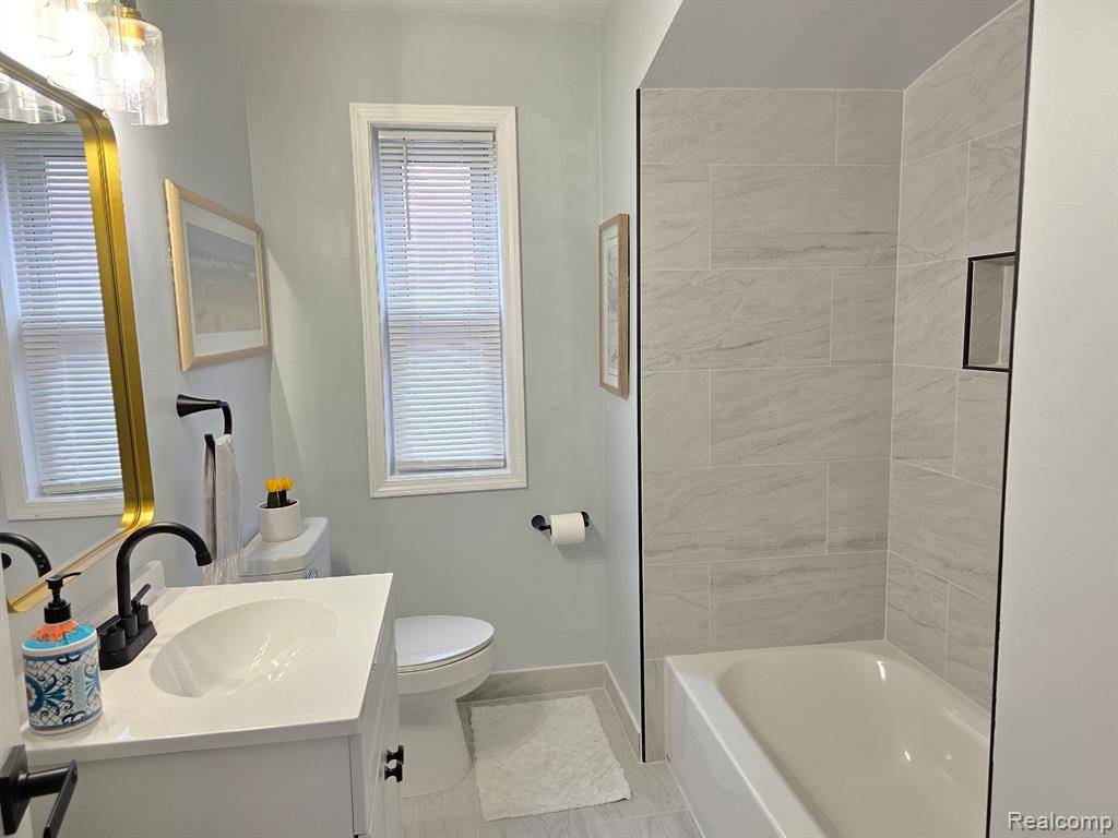 Eastpointe, MI 48021,15360 COLLINSON Avenue
