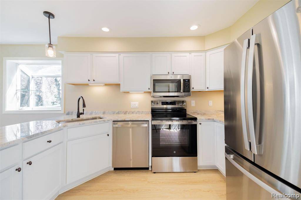 Clinton Twp, MI 48035,36757 BIRWOOD Street