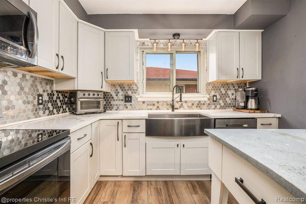 Warren, MI 48093,8458 FRANCINE Street