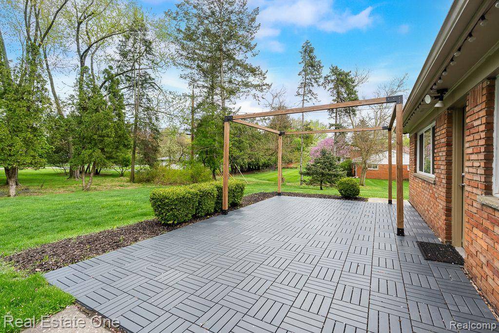 Rochester Hills, MI 48309,1637 NORTHUMBERLAND Drive