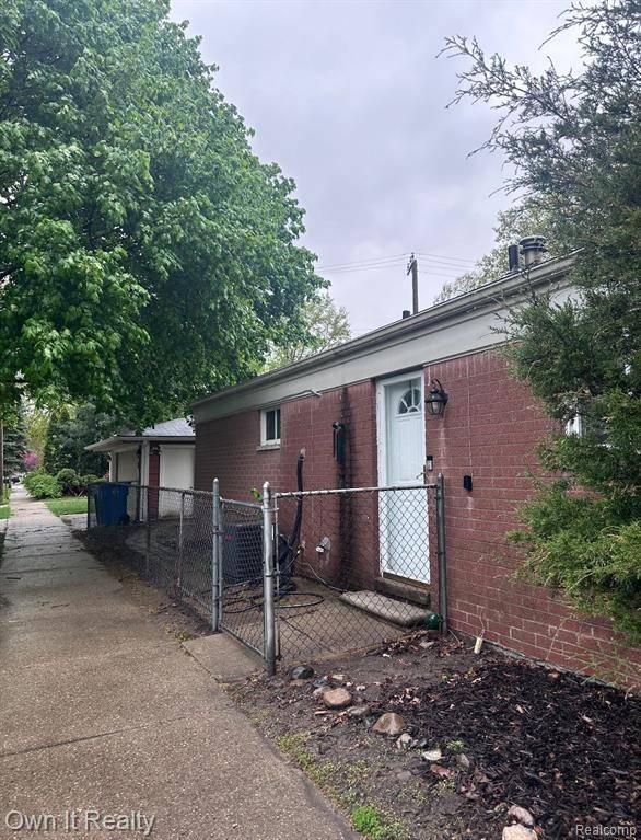 Dearborn Heights, MI 48125,18203 COLGATE Street