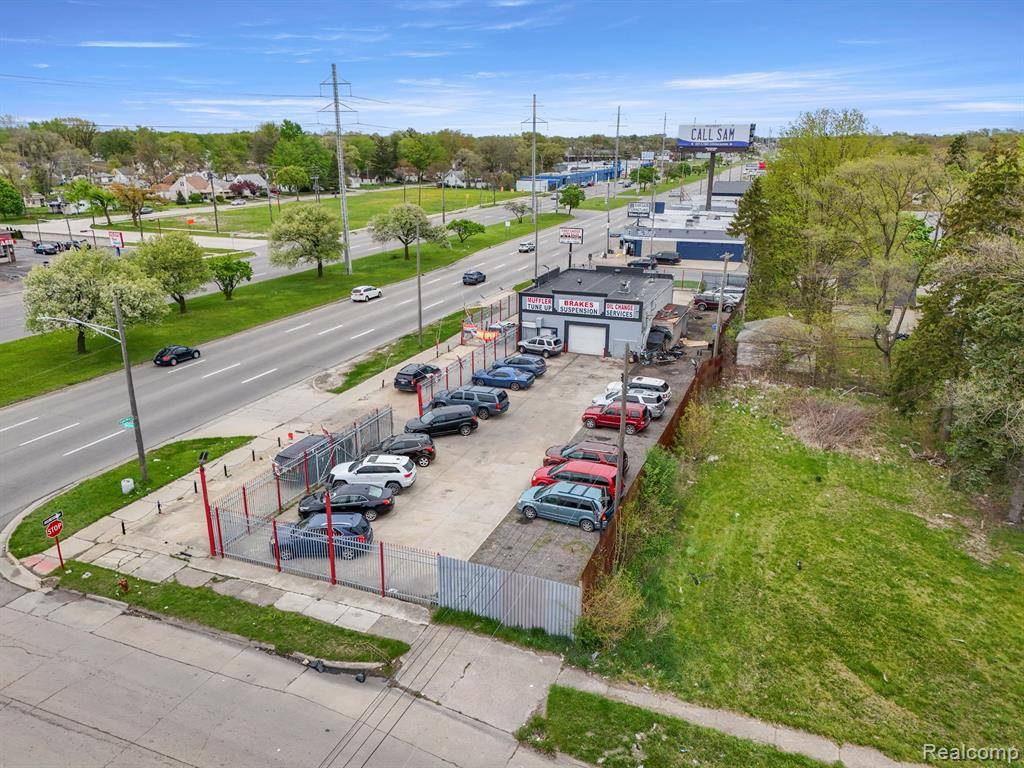 Detroit, MI 48205,12632 E 8 MILE Road
