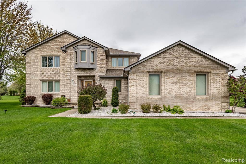 Shelby Twp, MI 48315,47630 ROBINS NEST Drive