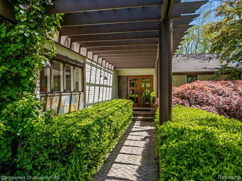 Bloomfield Twp, MI 48301,4640 Private Lake Drive