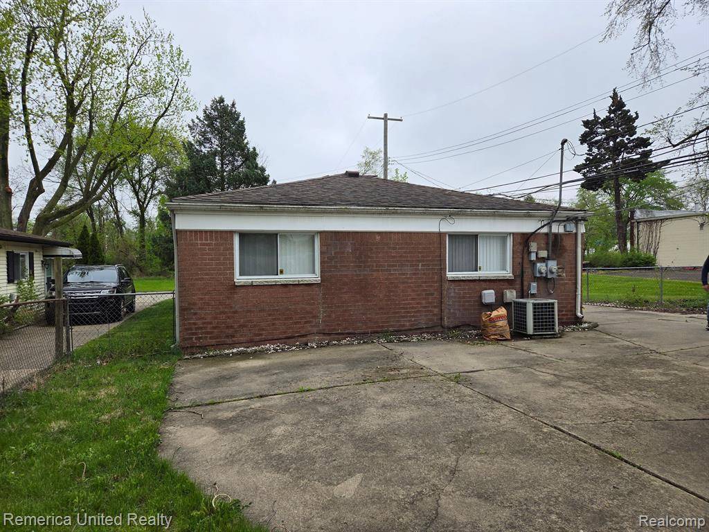 Dearborn Heights, MI 48125,25728 AMHERST Street