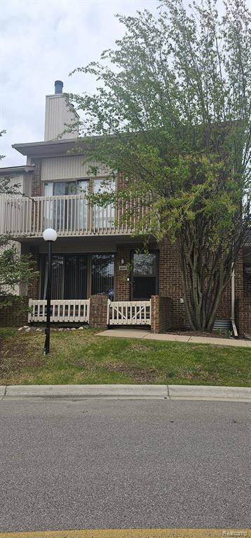 West Bloomfield Twp, MI 48322,6660 MAPLE LAKES Drive