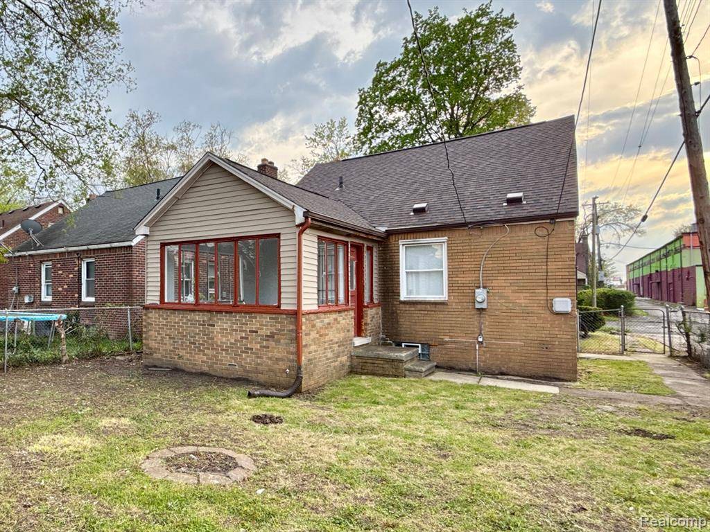 Detroit, MI 48227,13618 GRANDMONT Avenue
