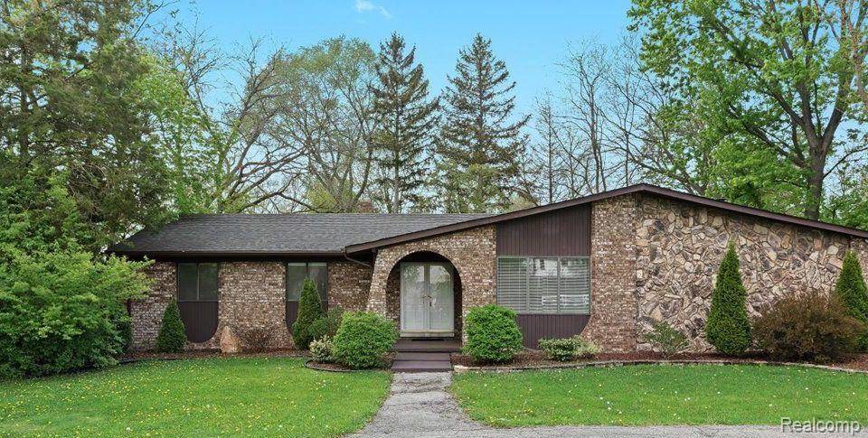 Farmington Hills, MI 48335,20937 Halsted Road
