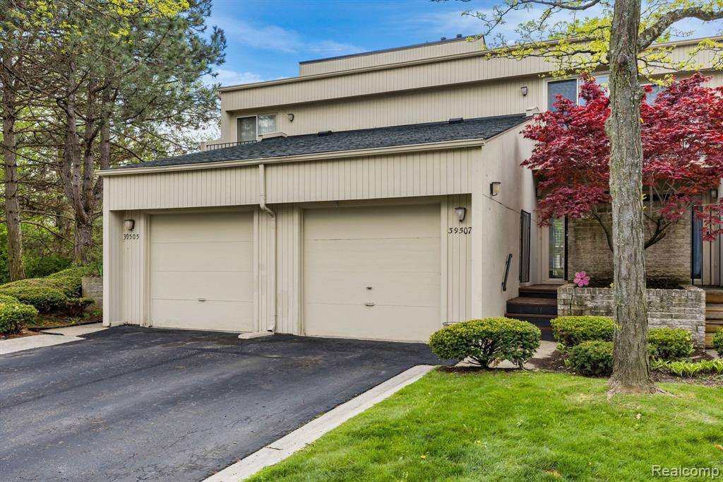 Novi, MI 48375,39507 COUNTRY Lane
