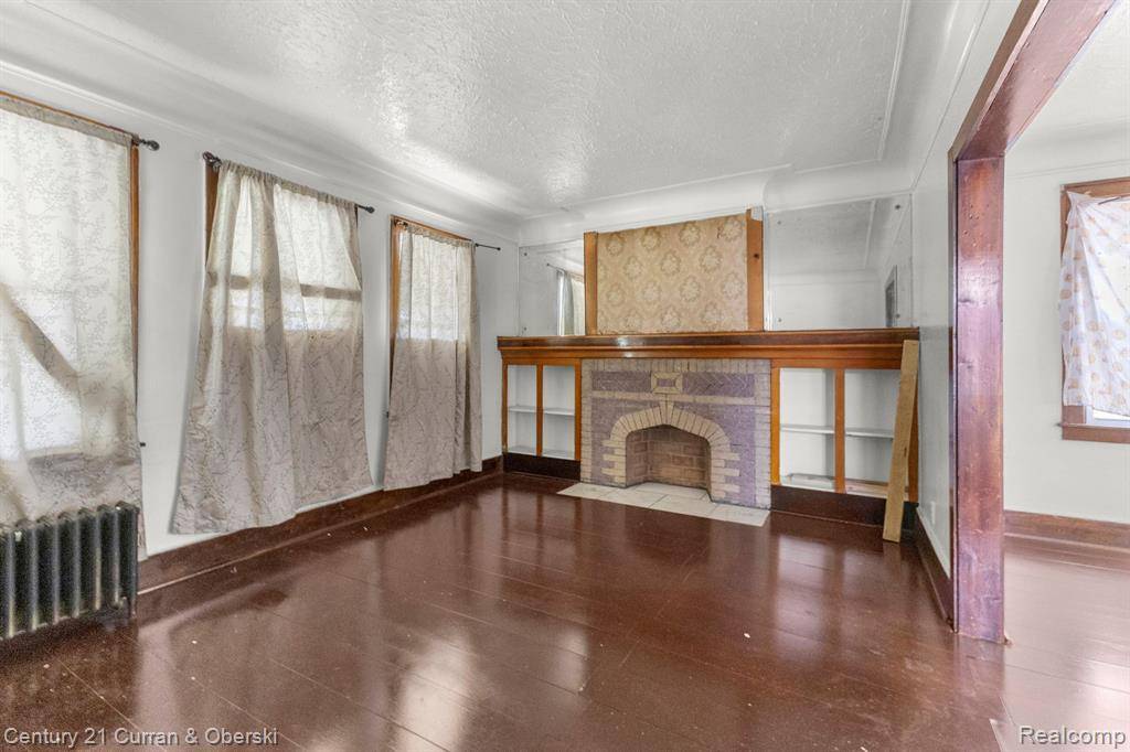 Detroit, MI 48213,5527 CHALMERS Street