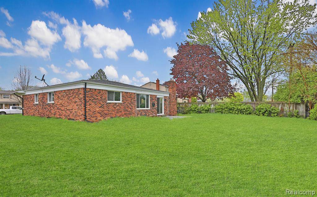 Troy, MI 48083,2874 SAMUEL Drive