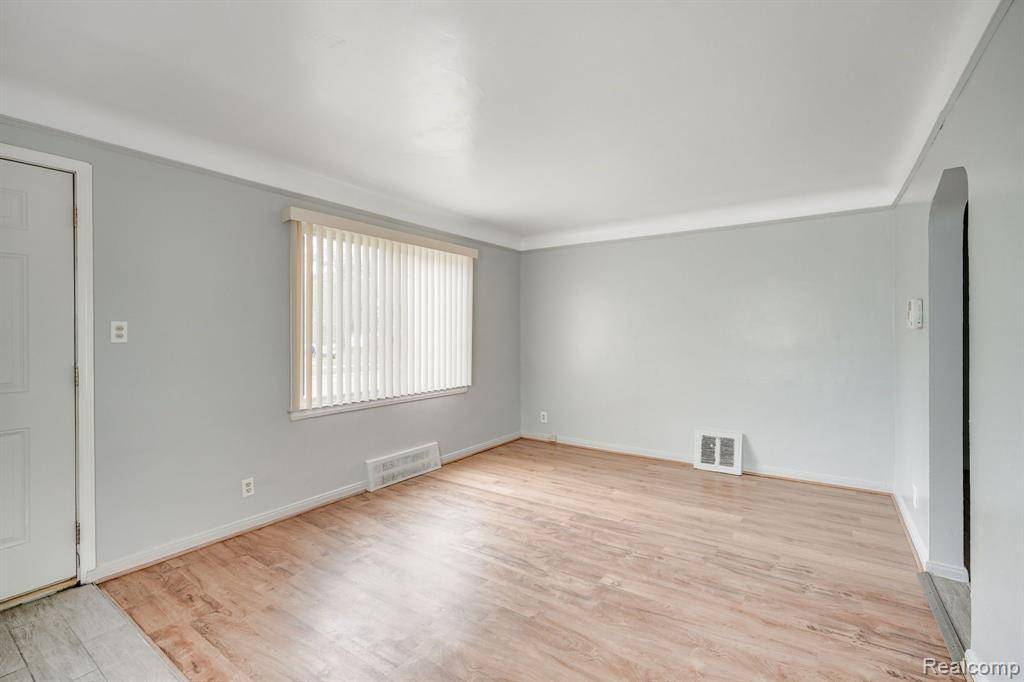 Detroit, MI 48235,19307 FENMORE Street