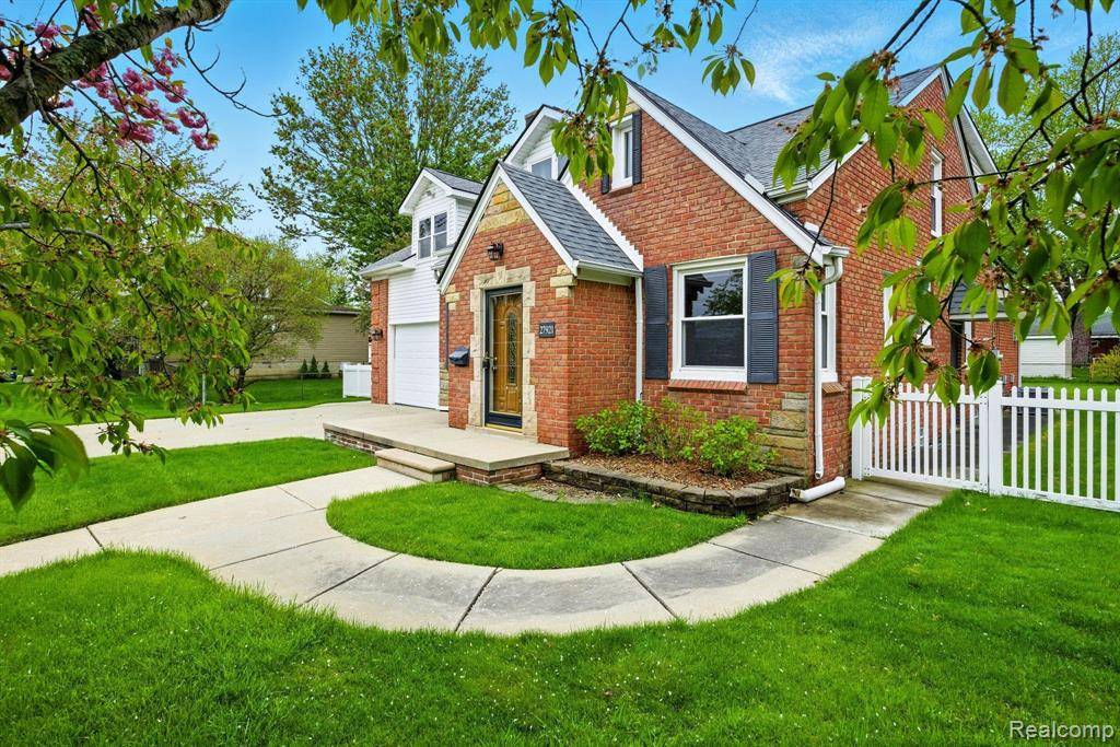 St. Clair Shores, MI 48081,27921 GLENWOOD Street