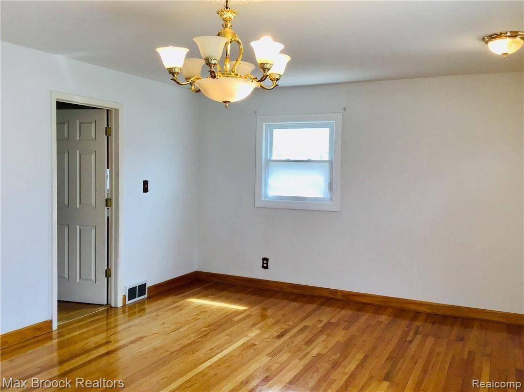 Warren, MI 48092,31136 LYONS Circle E