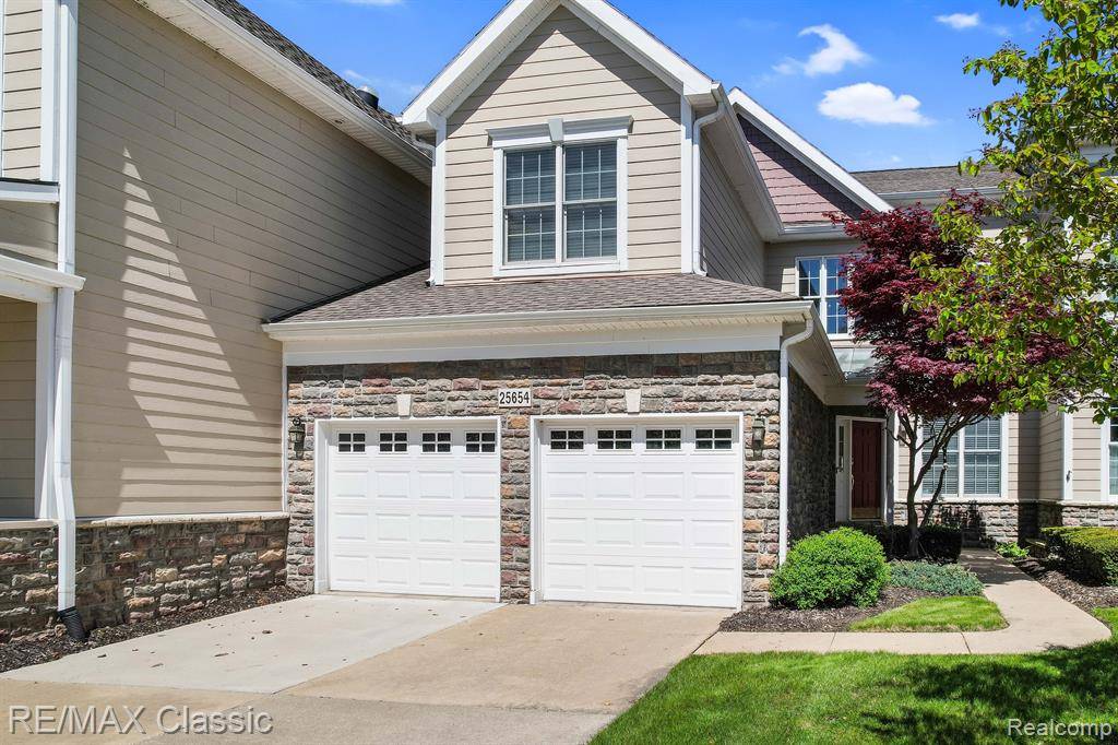 Novi, MI 48374,25654 ISLAND LAKE Drive