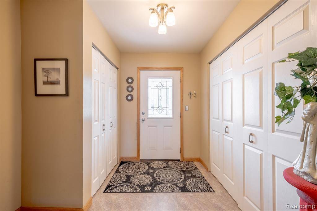 Fenton Twp, MI 48430,2414 CRANEWOOD Drive
