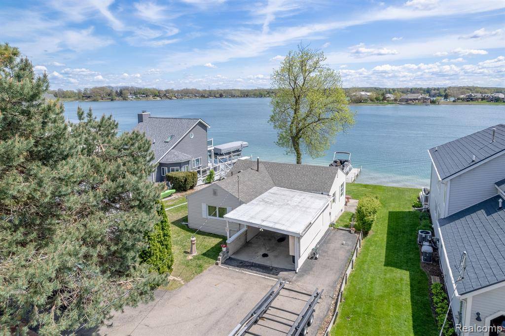 Fenton Twp, MI 48451,15235 MARL Drive