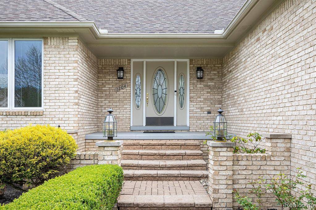 Troy, MI 48098,1204 BRADBURY Drive