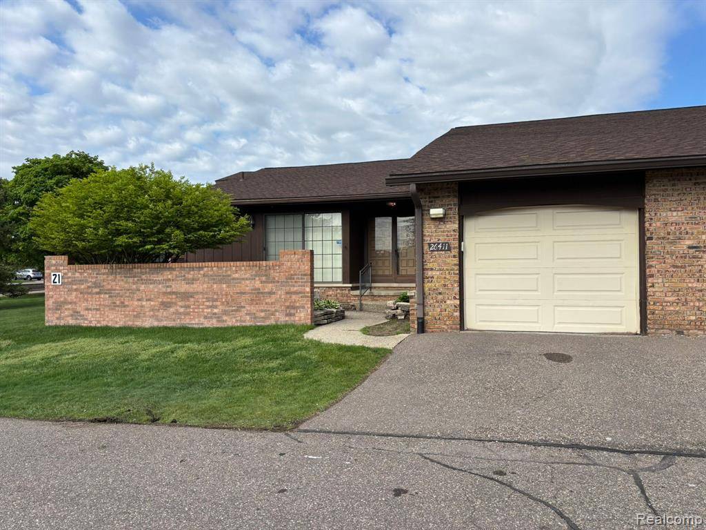 Southfield, MI 48033,26411 SUMMERDALE Drive