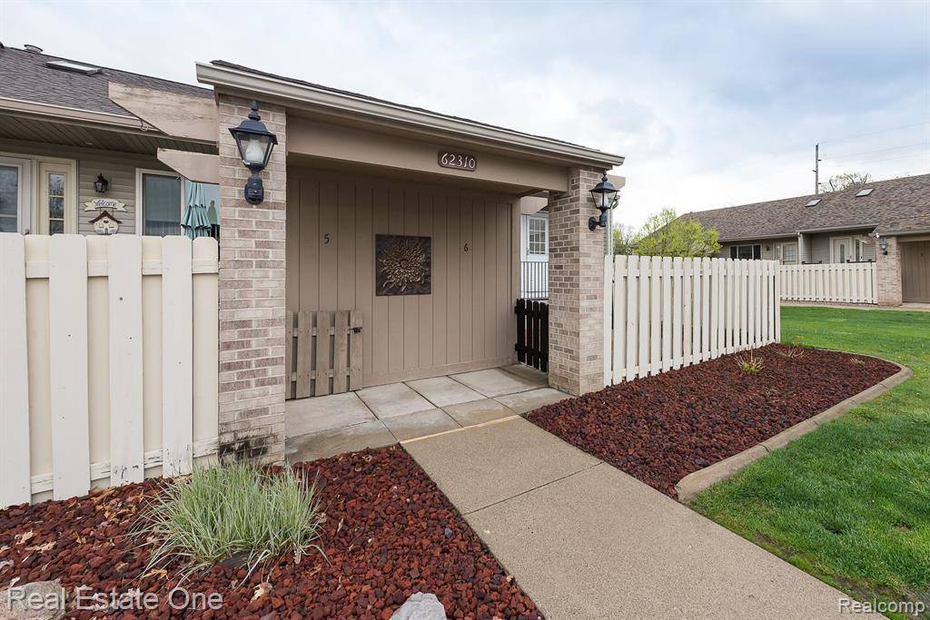 South Lyon, MI 48178,62310 ARLINGTON CIRCLE 120 6