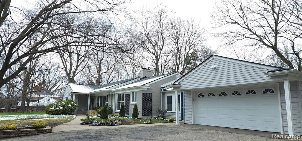 Bloomfield Twp, MI 48301,25400 W 14 MILE Road