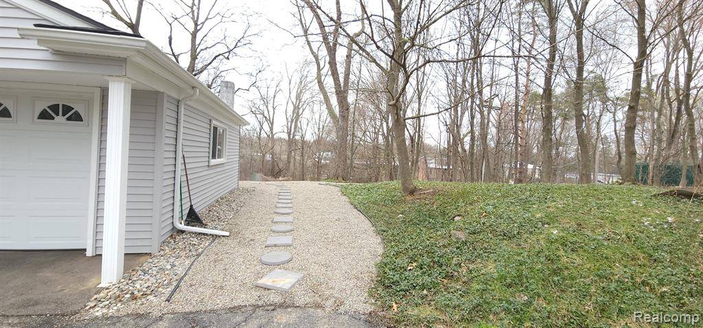 Bloomfield Twp, MI 48301,25400 W 14 MILE Road
