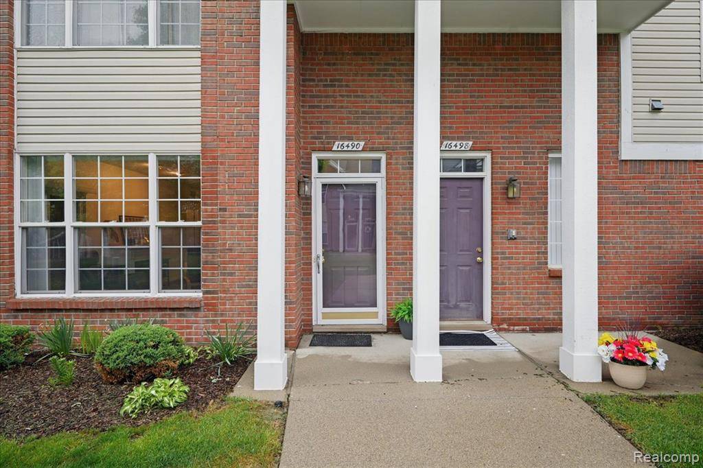 Macomb Twp, MI 48044,16490 NORFOLK Drive