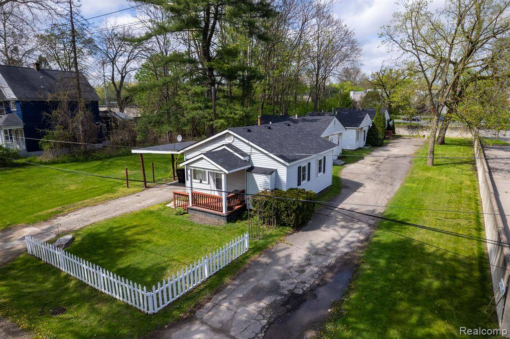 Farmington Hills, MI 48336,28532 GRAYLING Avenue