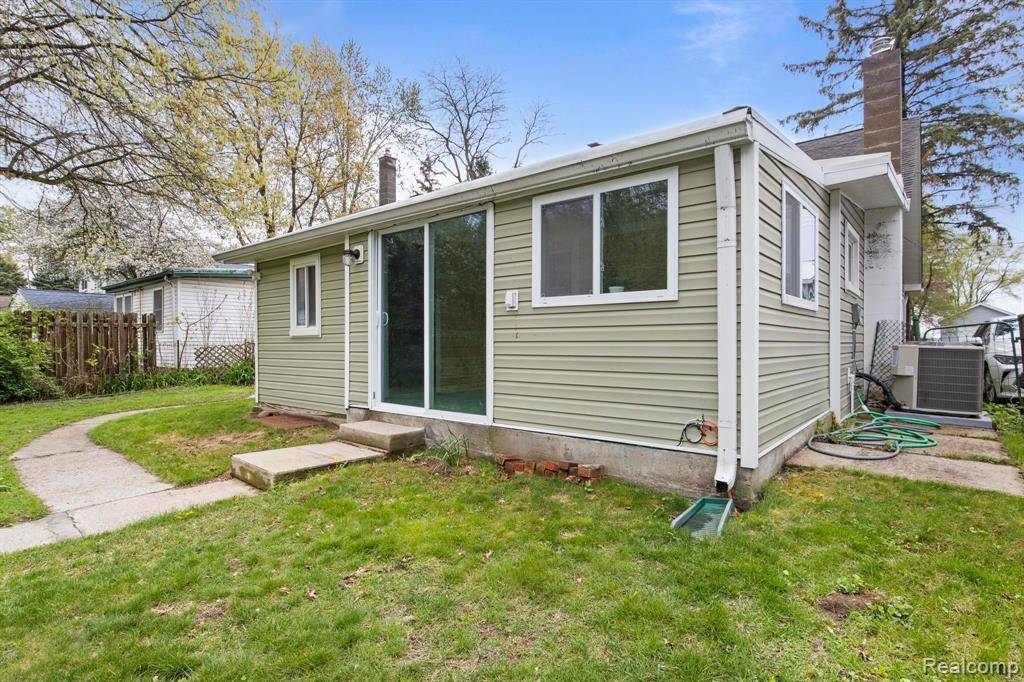 Green Oak Twp, MI 48189,10281 GROVE Drive
