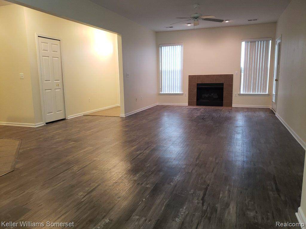 Clinton Twp, MI 48038,15268 YALE Drive