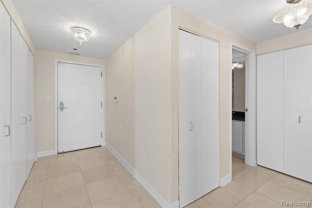 Detroit, MI 48207,250 E HARBORTOWN Drive E # 1409