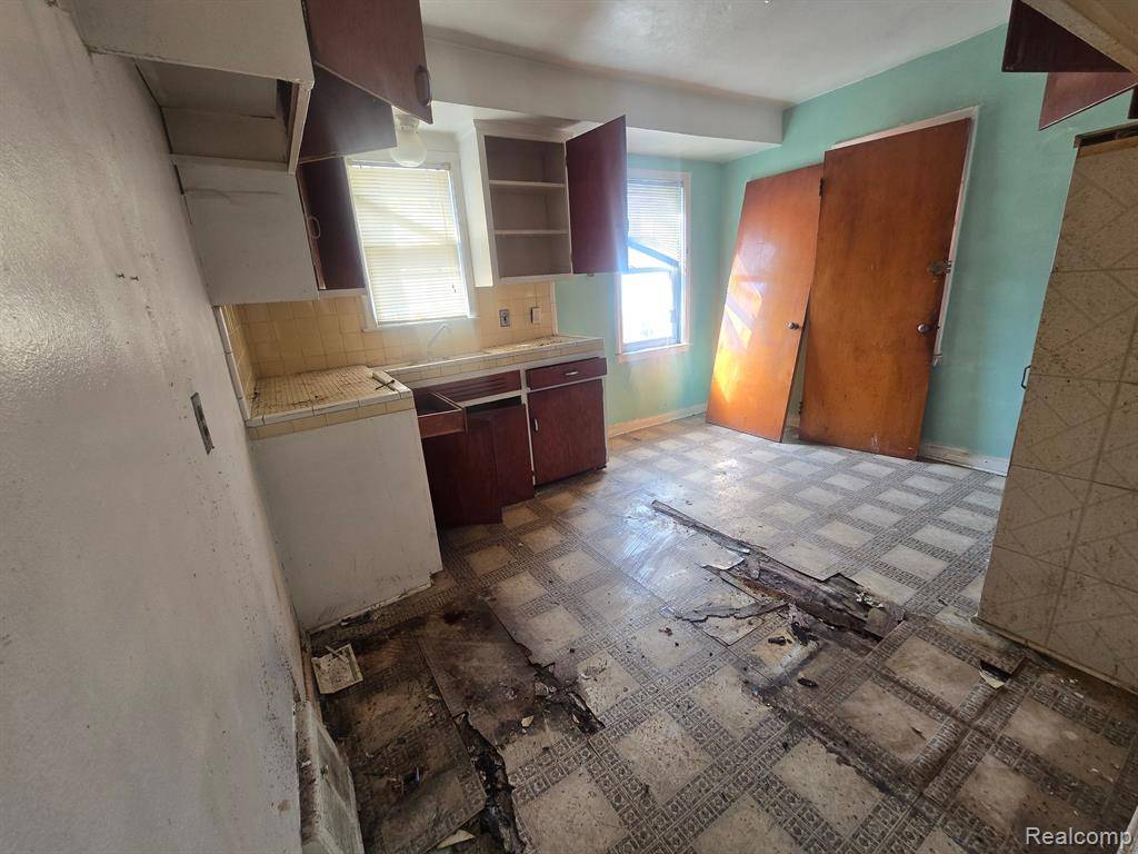 Detroit, MI 48219,18313 ASHTON Avenue